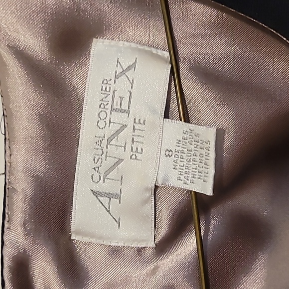 Timeless LBD - Picture 2 of 3